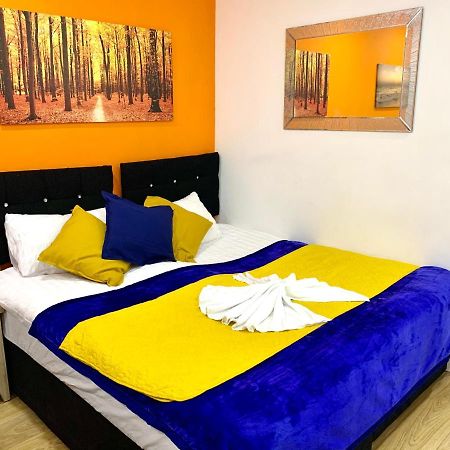London 2 Bedroom Apartment, Kitchen, Reception And Private Garden Londres Exterior foto
