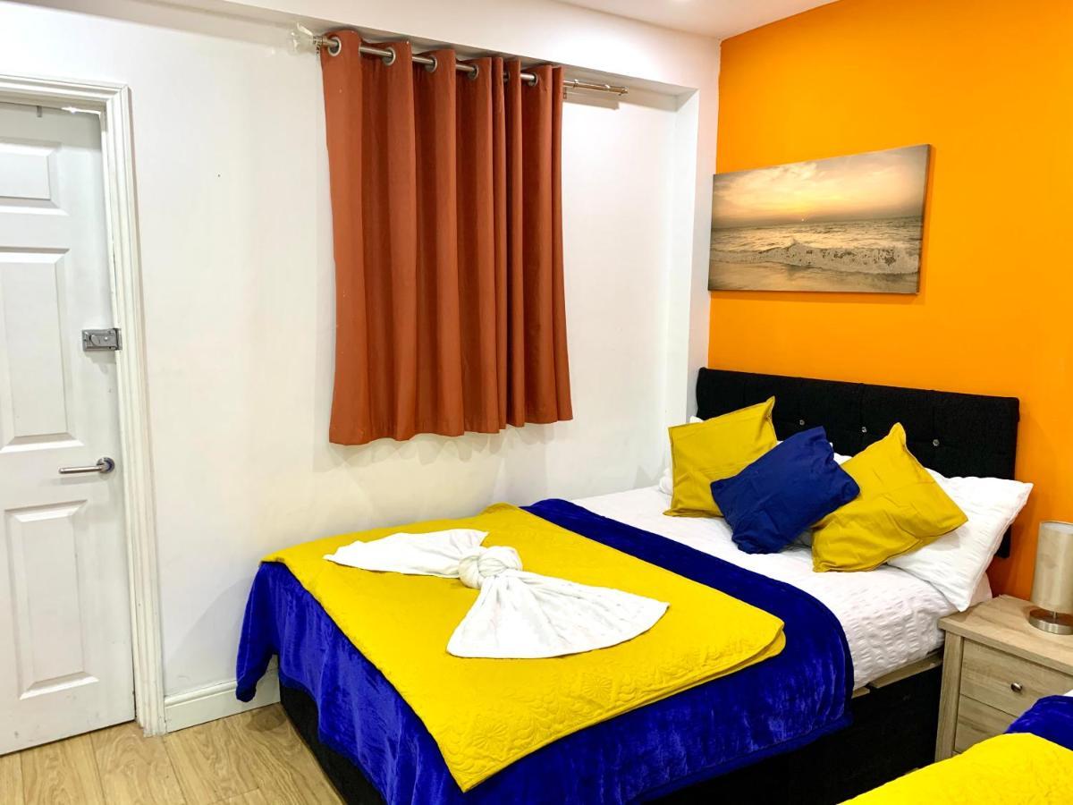 London 2 Bedroom Apartment, Kitchen, Reception And Private Garden Londres Exterior foto