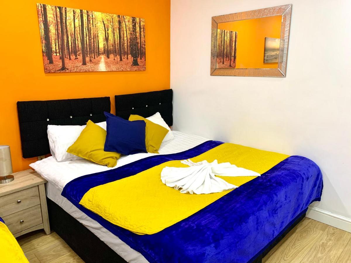 London 2 Bedroom Apartment, Kitchen, Reception And Private Garden Londres Exterior foto