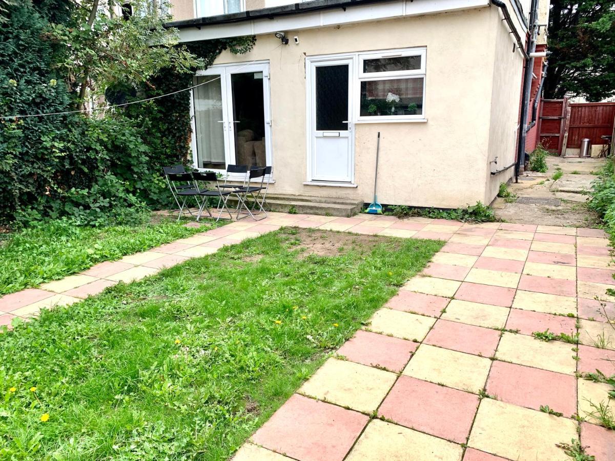 London 2 Bedroom Apartment, Kitchen, Reception And Private Garden Londres Exterior foto