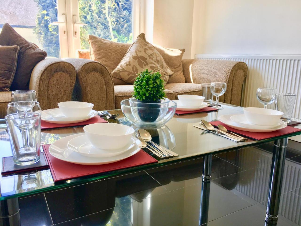 London 2 Bedroom Apartment, Kitchen, Reception And Private Garden Londres Exterior foto