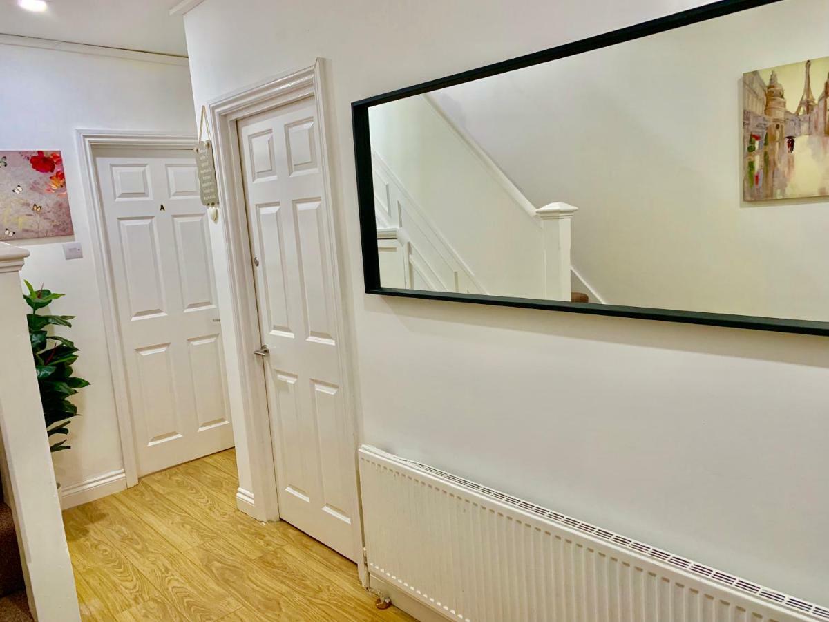 London 2 Bedroom Apartment, Kitchen, Reception And Private Garden Londres Exterior foto