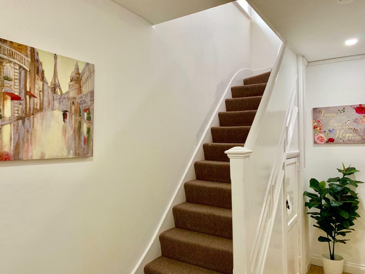 London 2 Bedroom Apartment, Kitchen, Reception And Private Garden Londres Exterior foto