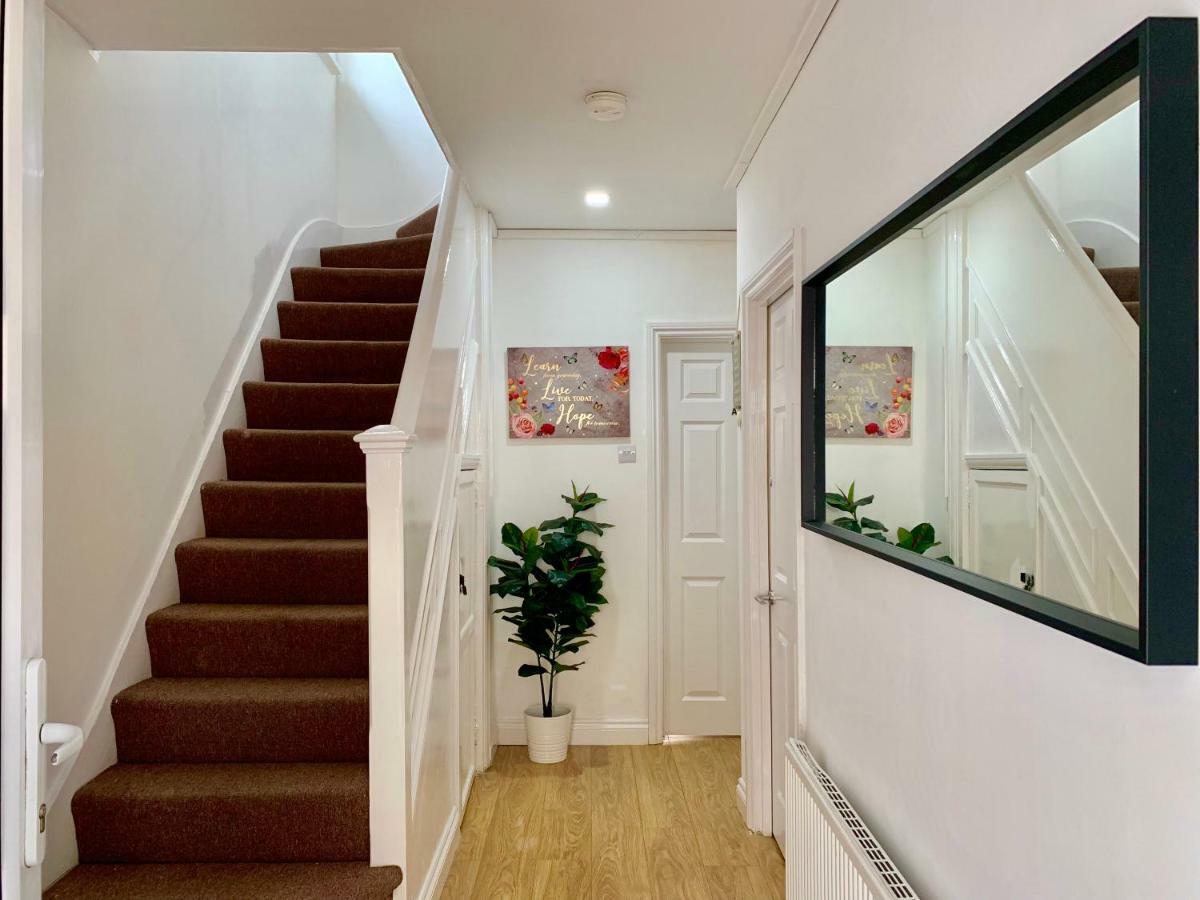 London 2 Bedroom Apartment, Kitchen, Reception And Private Garden Londres Exterior foto