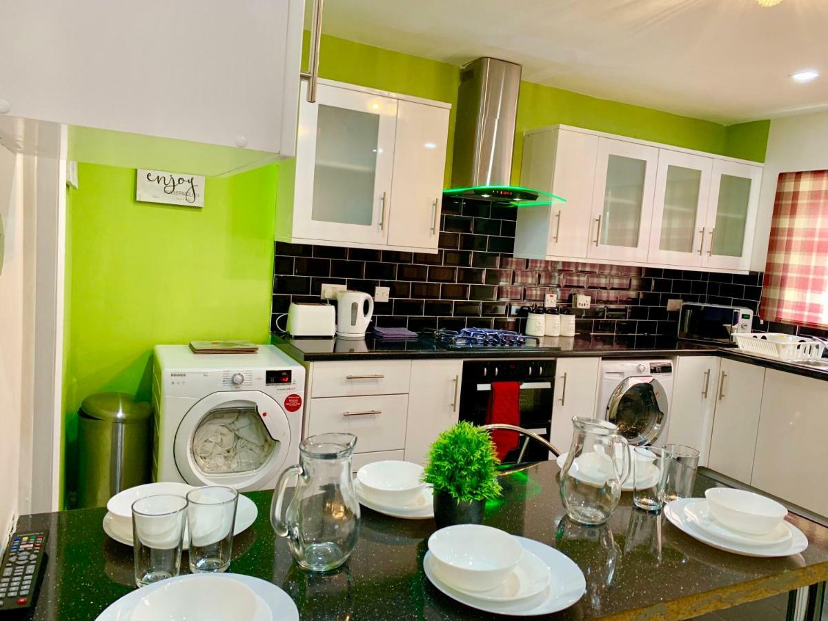 London 2 Bedroom Apartment, Kitchen, Reception And Private Garden Londres Exterior foto