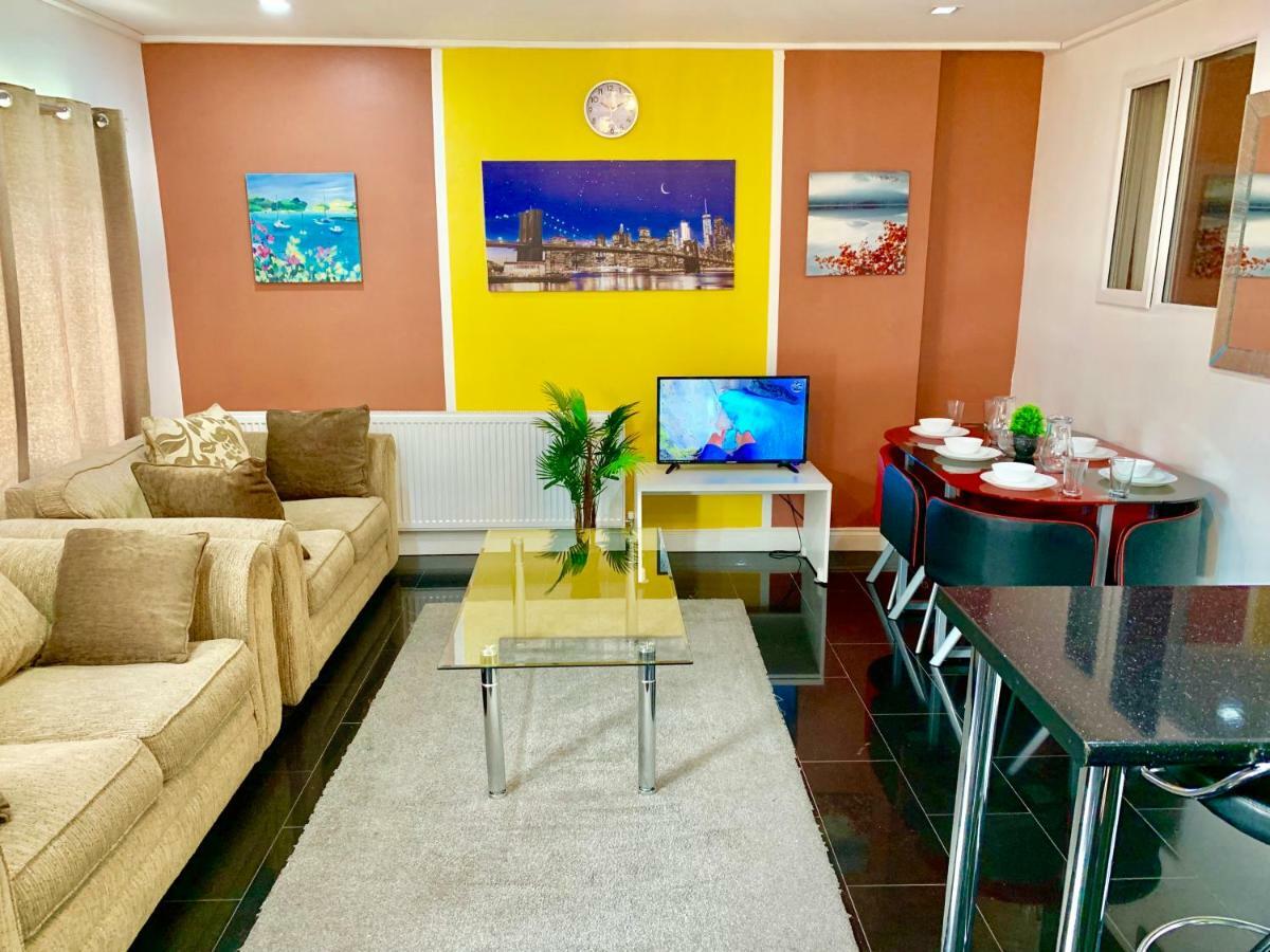 London 2 Bedroom Apartment, Kitchen, Reception And Private Garden Londres Exterior foto