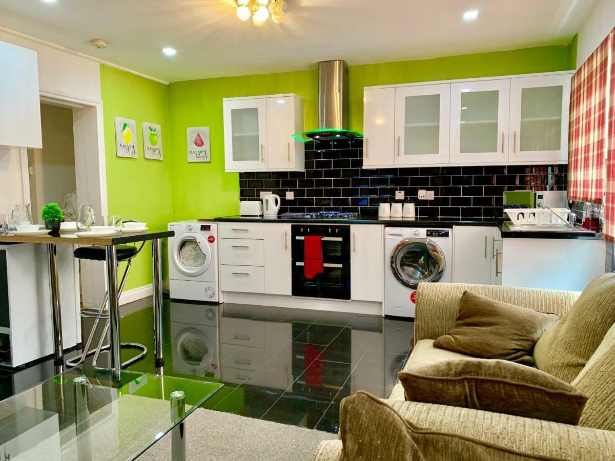 London 2 Bedroom Apartment, Kitchen, Reception And Private Garden Londres Exterior foto