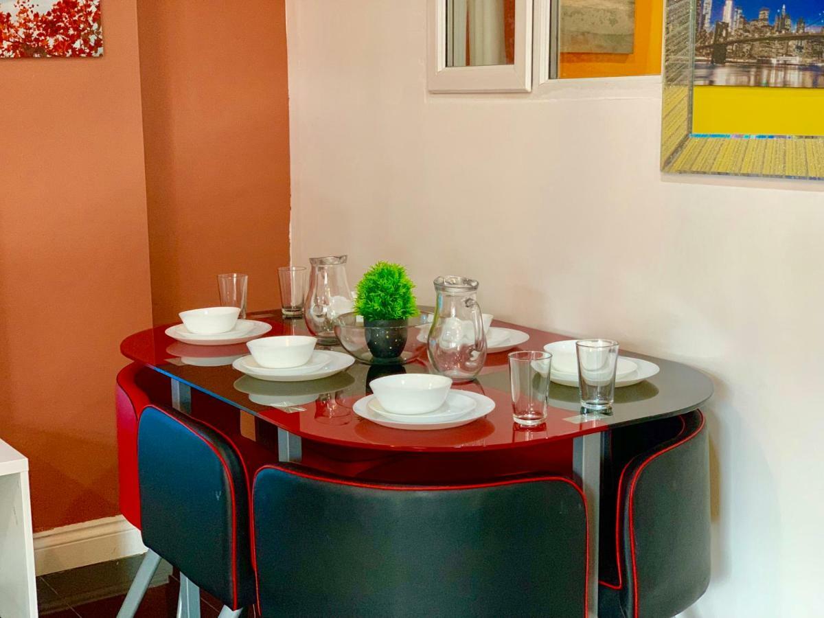 London 2 Bedroom Apartment, Kitchen, Reception And Private Garden Londres Exterior foto