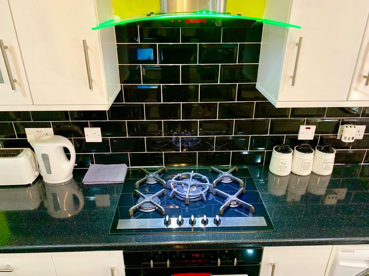 London 2 Bedroom Apartment, Kitchen, Reception And Private Garden Londres Exterior foto