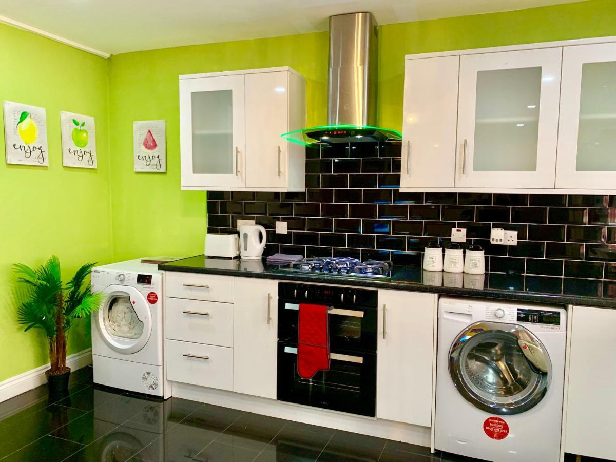 London 2 Bedroom Apartment, Kitchen, Reception And Private Garden Londres Exterior foto