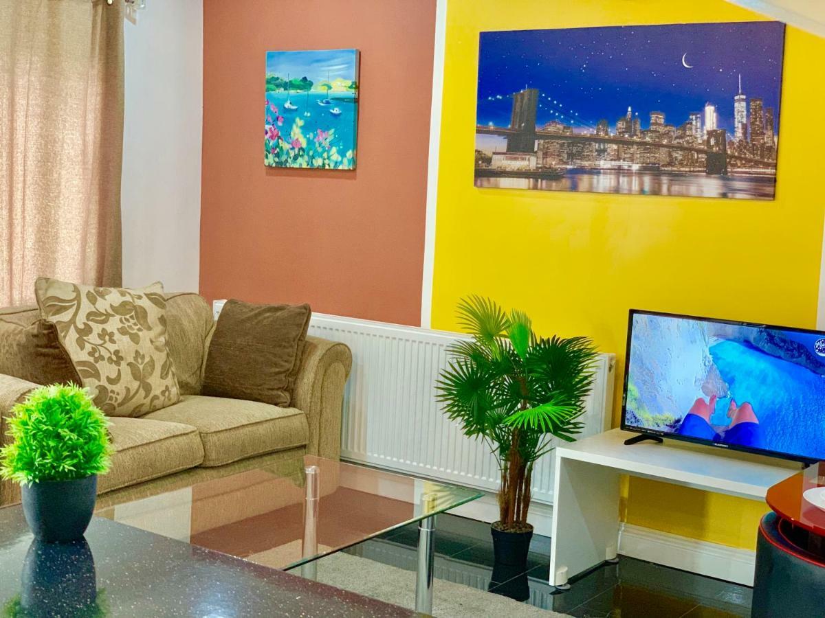 London 2 Bedroom Apartment, Kitchen, Reception And Private Garden Londres Exterior foto