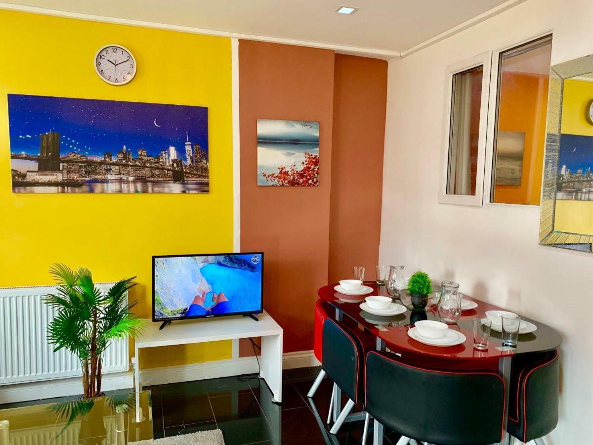 London 2 Bedroom Apartment, Kitchen, Reception And Private Garden Londres Exterior foto